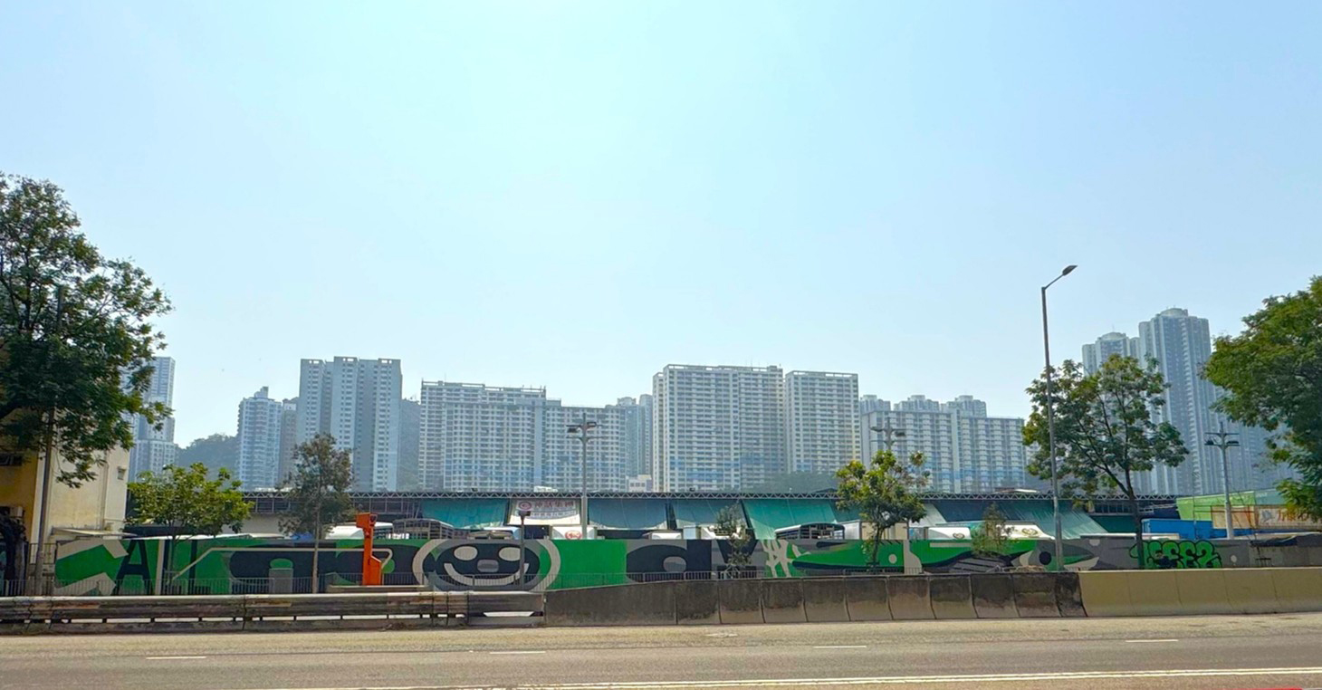 Murals on part of the hoarding of Aberdeen Wholesale Fish Market 02